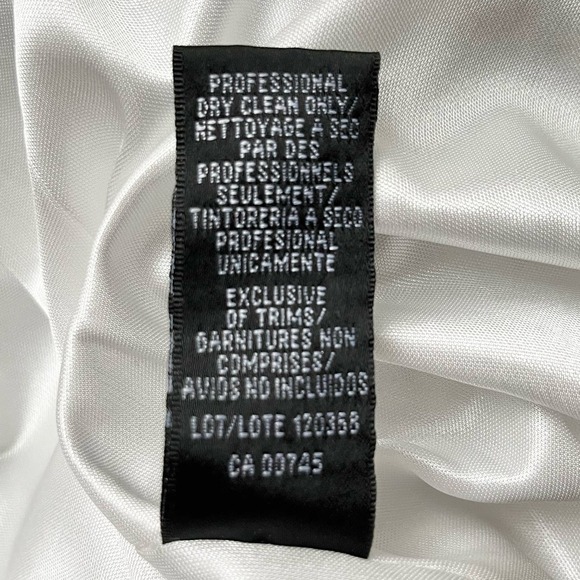 David Meister Lace Overlay Sheath Cocktail Dress in Metallic Silver Geo, Size 6 - Picture 14 of 14